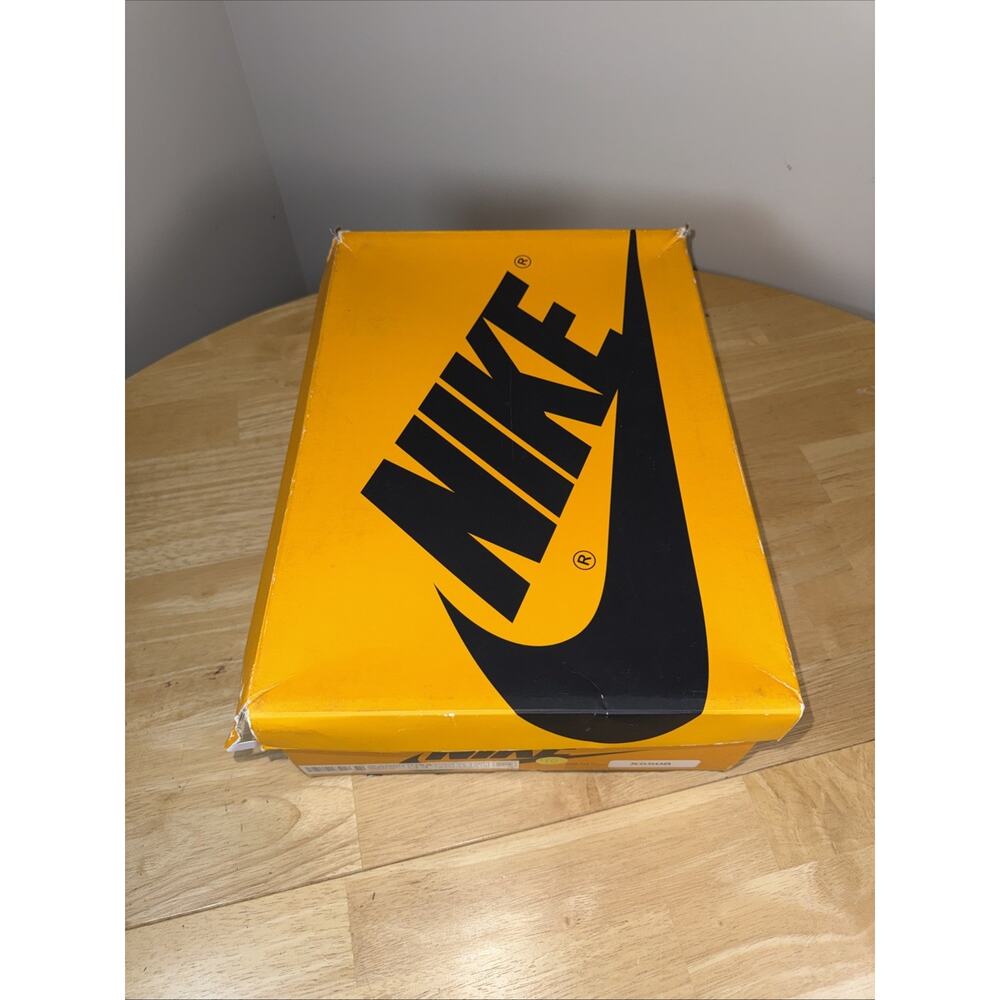 Size 13 - Jordan 1 Retro OG High Yellow Toe OG BOX lightly Used - Picture 10 of 11